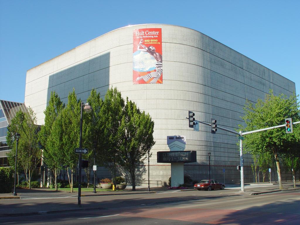 Travelodge By Wyndham Eugene Downtown/University Of Oregon Exterior photo