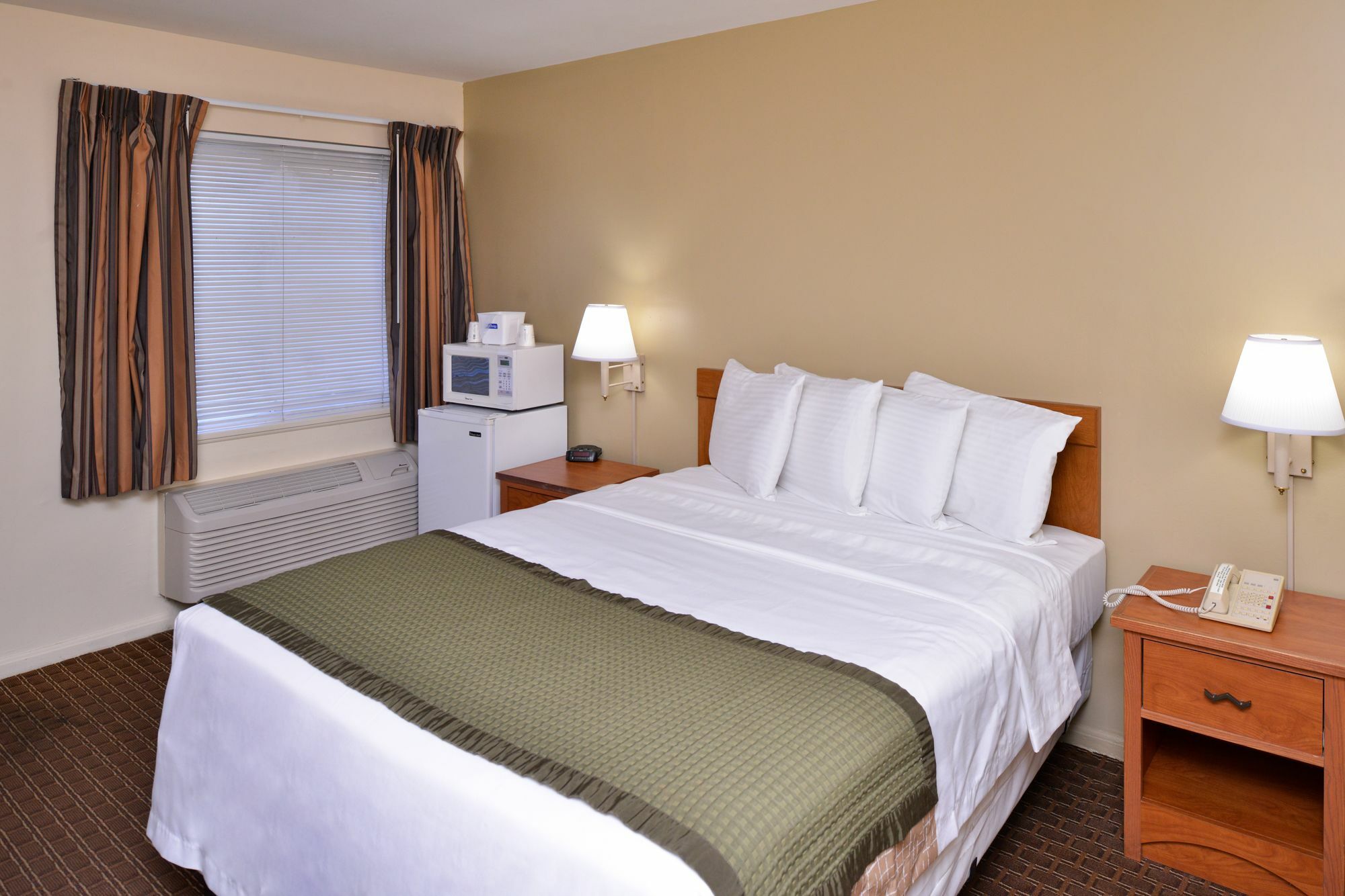 Travelodge By Wyndham Eugene Downtown/University Of Oregon Exterior photo