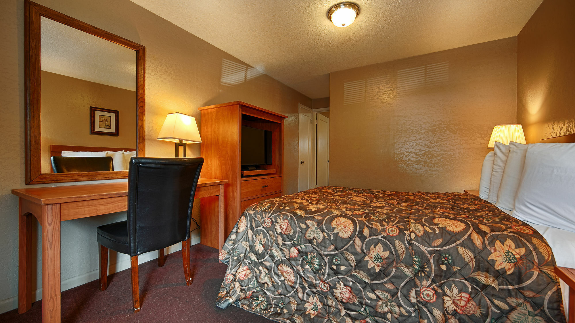 Travelodge By Wyndham Eugene Downtown/University Of Oregon Exterior photo
